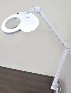 ルーペ付きLEDデスクライト