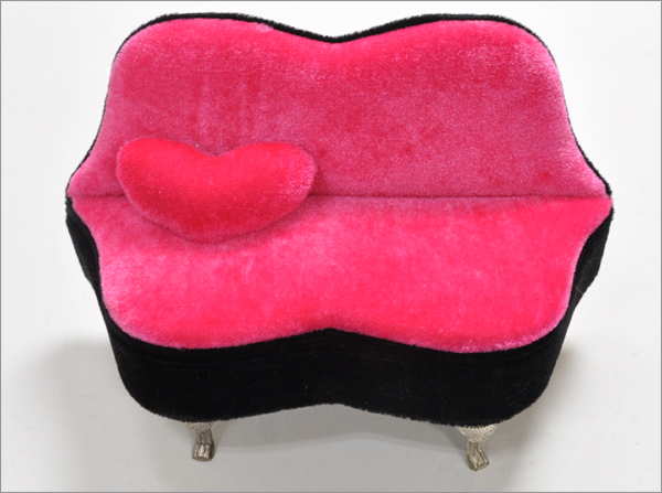 リップタイプ　ソファ型アクセサリーボックス